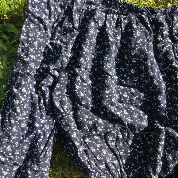 John Galt Brandy Melville Maura Navy Floral Off Shoulder Long Sleeve Crop Top OS - Picture 3 of 6